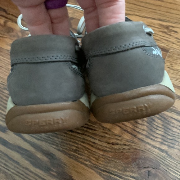 Sorry womens topsides - Picture 3 of 8